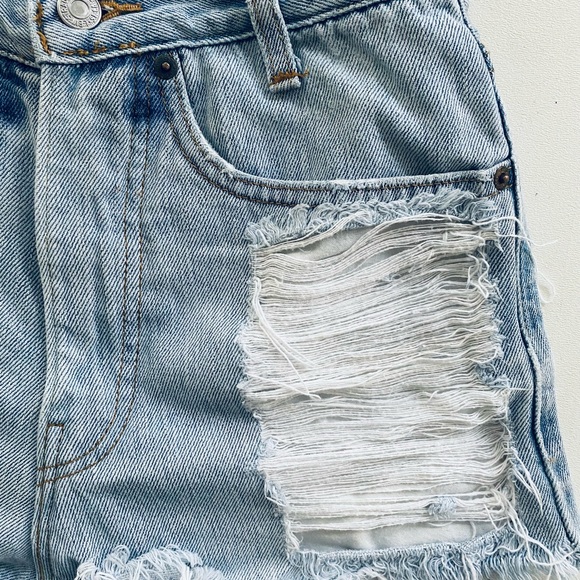 Professionally altered super cute high waisted Levi’s Jean shorts. - Picture 4 of 7